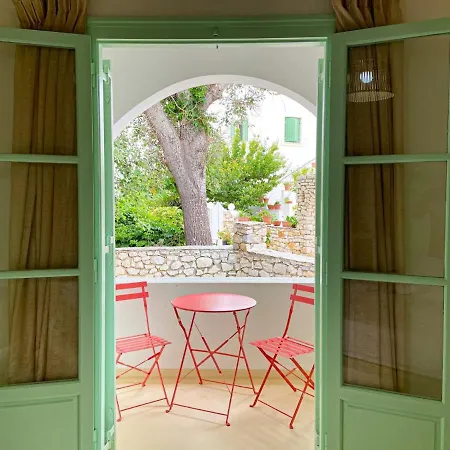 Orion Naousa (Paros)